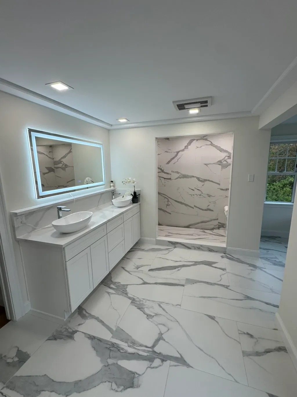 Walk-in shower and double vanity
