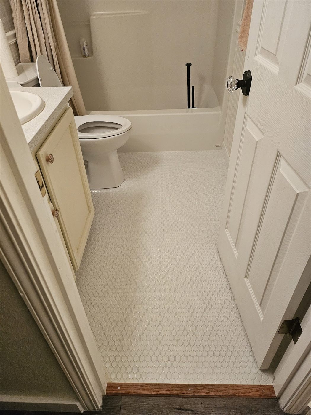 Bathroom floor tile